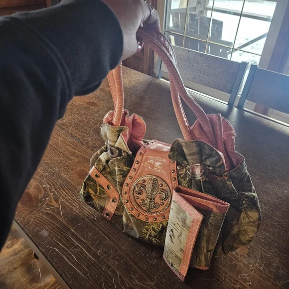 Womens camo and pink purse and wallet - Picture 1 of 9